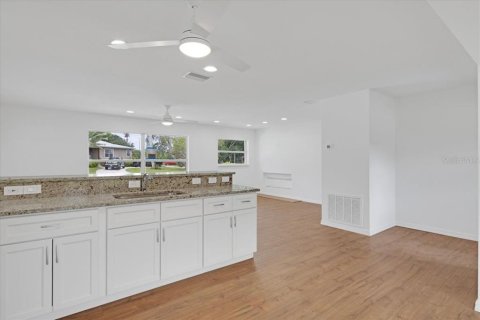 House in Punta Gorda, Florida 2 bedrooms, 106.09 sq.m. № 1906977 - photo 10