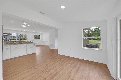 House in Punta Gorda, Florida 2 bedrooms, 106.09 sq.m. № 1906977 - photo 12