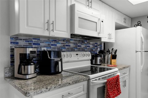 Condo in Kissimmee, Florida, 3 bedrooms  № 1540389 - photo 16