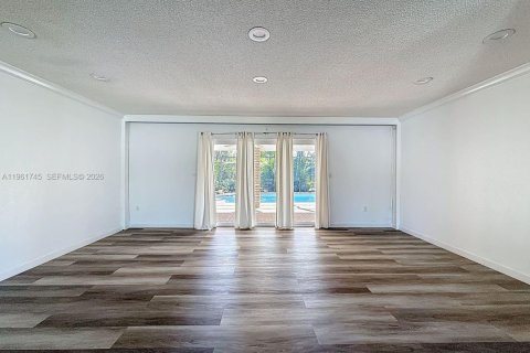 Villa ou maison à vendre à Miami, Floride: 5 chambres, 279.17 m2 № 2024384 - photo 3