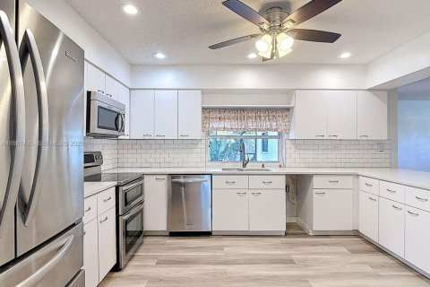 Villa ou maison à vendre à Miami, Floride: 5 chambres, 279.17 m2 № 2024384 - photo 7