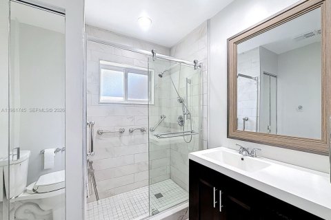 Villa ou maison à vendre à Miami, Floride: 5 chambres, 279.17 m2 № 2024384 - photo 14