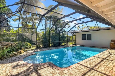 Villa ou maison à vendre à Miami, Floride: 5 chambres, 279.17 m2 № 2024384 - photo 18