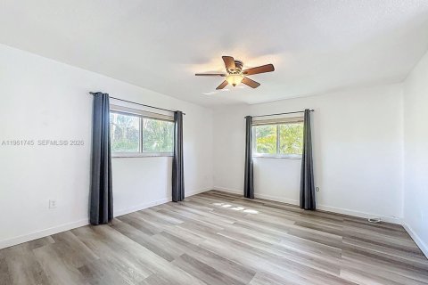 Villa ou maison à vendre à Miami, Floride: 5 chambres, 279.17 m2 № 2024384 - photo 12