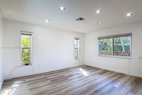 Villa ou maison à vendre à Miami, Floride: 5 chambres, 279.17 m2 № 2024384 - photo 9