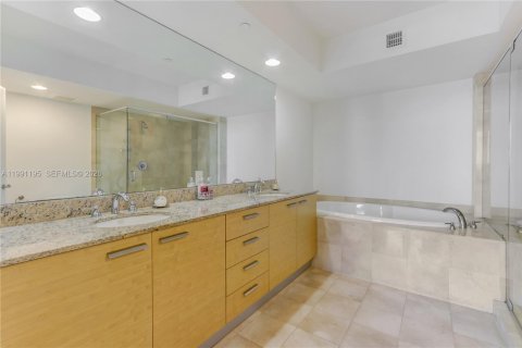 Condominio en venta en Hallandale Beach, Florida, 3 dormitorios, 155.61 m2 № 2244274 - foto 15