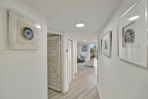 Copropriété à louer à Miami Beach, Floride: 2 chambres, 117.61 m2 № 1862672 - photo 9