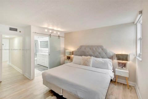 Copropriété à louer à Miami Beach, Floride: 2 chambres, 117.61 m2 № 1862672 - photo 23