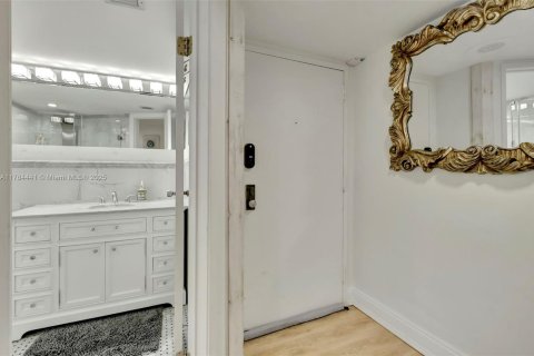 Copropriété à louer à Miami Beach, Floride: 2 chambres, 117.61 m2 № 1862672 - photo 7