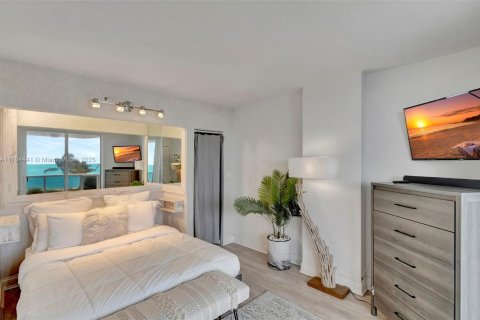 Copropriété à louer à Miami Beach, Floride: 2 chambres, 117.61 m2 № 1862672 - photo 16