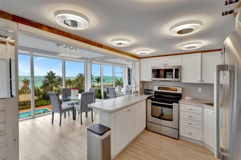 Copropriété à louer à Miami Beach, Floride: 2 chambres, 117.61 m2 № 1862672 - photo 11