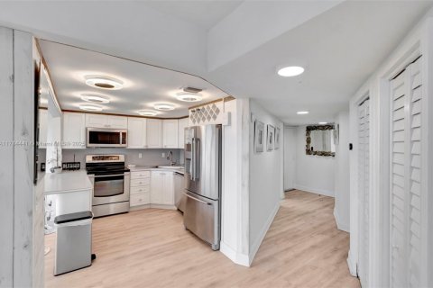 Copropriété à louer à Miami Beach, Floride: 2 chambres, 117.61 m2 № 1862672 - photo 13