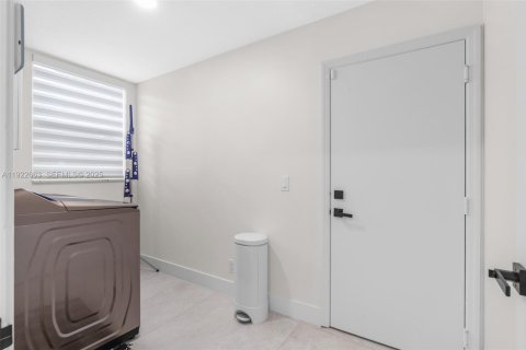 House in Pembroke Pines, Florida 4 bedrooms, 241.36 sq.m. № 1985825 - photo 19