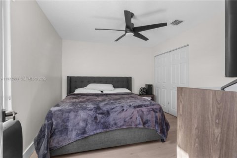 House in Pembroke Pines, Florida 4 bedrooms, 241.36 sq.m. № 1985825 - photo 29