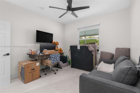 House in Pembroke Pines, Florida 4 bedrooms, 241.36 sq.m. № 1985825 - photo 17