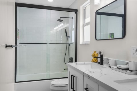 House in Pembroke Pines, Florida 4 bedrooms, 241.36 sq.m. № 1985825 - photo 28