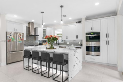 House in Pembroke Pines, Florida 4 bedrooms, 241.36 sq.m. № 1985825 - photo 1