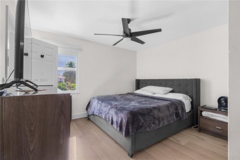 House in Pembroke Pines, Florida 4 bedrooms, 241.36 sq.m. № 1985825 - photo 30