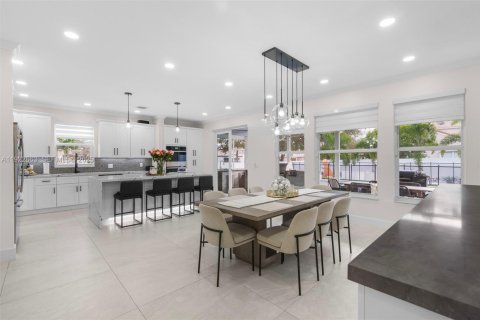 House in Pembroke Pines, Florida 4 bedrooms, 241.36 sq.m. № 1985825 - photo 10