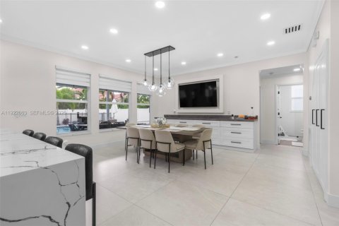 House in Pembroke Pines, Florida 4 bedrooms, 241.36 sq.m. № 1985825 - photo 11