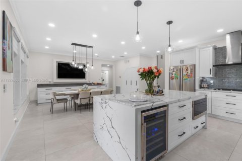 House in Pembroke Pines, Florida 4 bedrooms, 241.36 sq.m. № 1985825 - photo 8