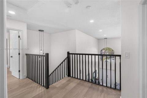 House in Pembroke Pines, Florida 4 bedrooms, 241.36 sq.m. № 1985825 - photo 23