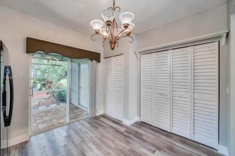 Touwnhouse à vendre à Tamarac, Floride: 2 chambres, 103.12 m2 № 1993105 - photo 13