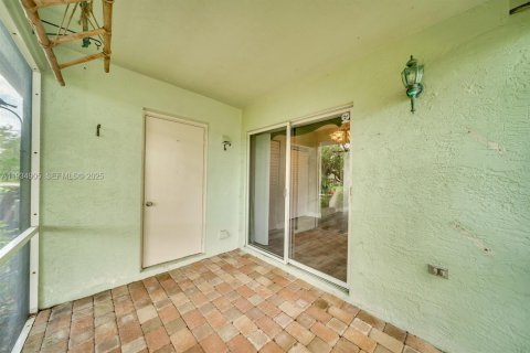 Touwnhouse à vendre à Tamarac, Floride: 2 chambres, 103.12 m2 № 1993105 - photo 18