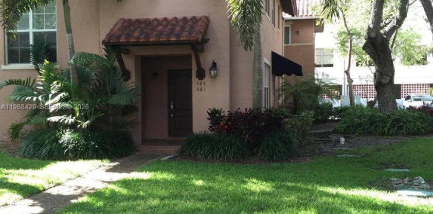 Adosado en Coral Gables, Florida 2 dormitorios, 104.14 m2 № 2050666