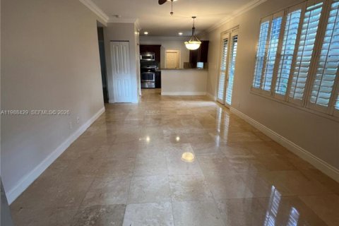 Adosado en alquiler en Coral Gables, Florida, 2 dormitorios, 104.14 m2 № 2050666 - foto 2