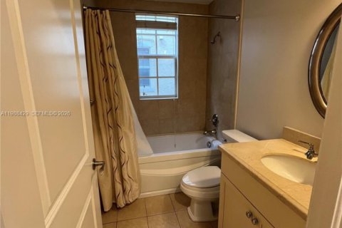 Adosado en alquiler en Coral Gables, Florida, 2 dormitorios, 104.14 m2 № 2050666 - foto 3