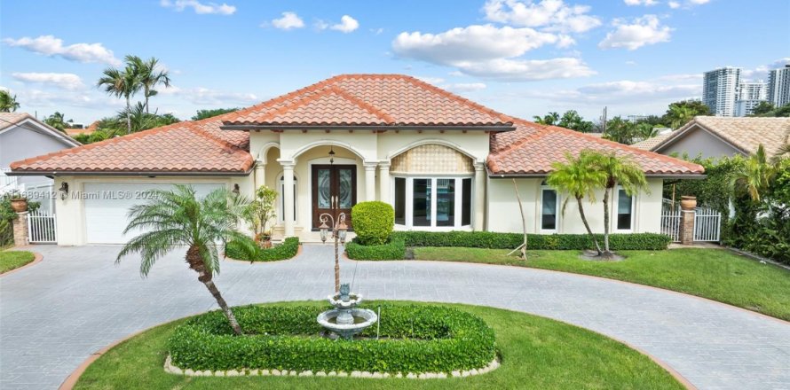 House in Fort Lauderdale, Florida 4 bedrooms, 250.74 sq.m. № 1443541