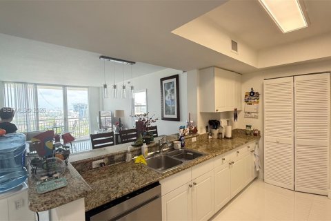 Condo in Aventura, Florida, 2 bedrooms  № 2078071 - photo 8