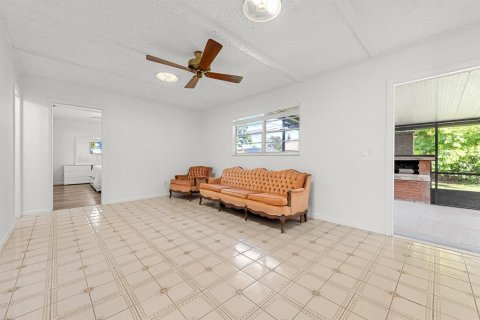 House in Port St. Lucie, Florida 3 bedrooms, 140.47 sq.m. № 2083046 - photo 18