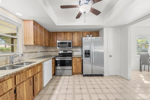House in Port St. Lucie, Florida 3 bedrooms, 140.47 sq.m. № 2083046 - photo 15