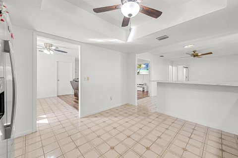 House in Port St. Lucie, Florida 3 bedrooms, 140.47 sq.m. № 2083046 - photo 17