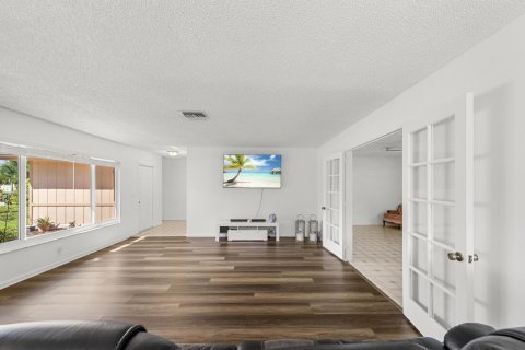 House in Port St. Lucie, Florida 3 bedrooms, 140.47 sq.m. № 2083046