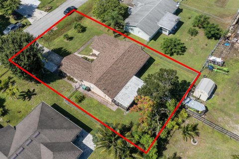 House in Port St. Lucie, Florida 3 bedrooms, 140.47 sq.m. № 2083046 - photo 5