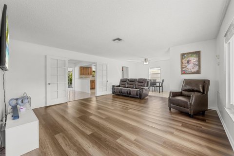 House in Port St. Lucie, Florida 3 bedrooms, 140.47 sq.m. № 2083046 - photo 8