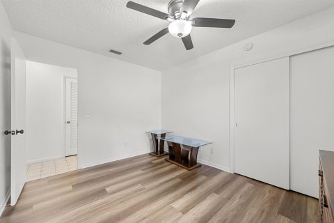 House in Port St. Lucie, Florida 3 bedrooms, 140.47 sq.m. № 2083046 - photo 24