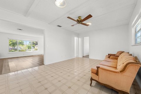 House in Port St. Lucie, Florida 3 bedrooms, 140.47 sq.m. № 2083046 - photo 19