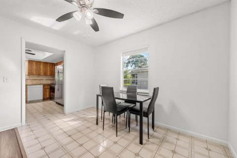 House in Port St. Lucie, Florida 3 bedrooms, 140.47 sq.m. № 2083046 - photo 10