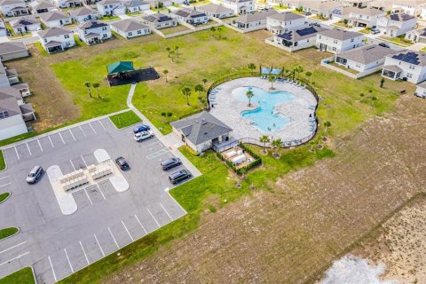 House in Davenport, Florida 4 bedrooms, 173.45 sq.m. № 2229509 - photo 29