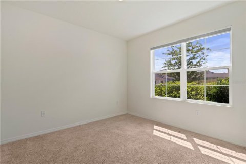 House in Davenport, Florida 4 bedrooms, 173.45 sq.m. № 2229509 - photo 4