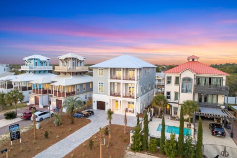 House in Seacrest, Florida 8 bedrooms, 659.98 sq.m. № 558397 - photo 1