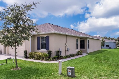 House in Leesburg, Florida 2 bedrooms, 151.62 sq.m. № 2367040