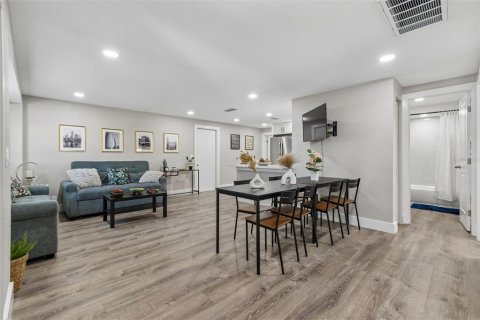 Villa ou maison à louer à Tampa, Floride: 4 chambres, 123.37 m2 № 2290539 - photo 9
