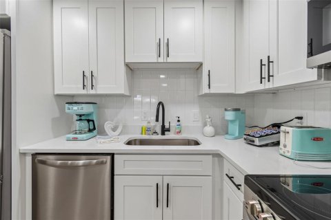 Villa ou maison à louer à Tampa, Floride: 4 chambres, 123.37 m2 № 2290539 - photo 24