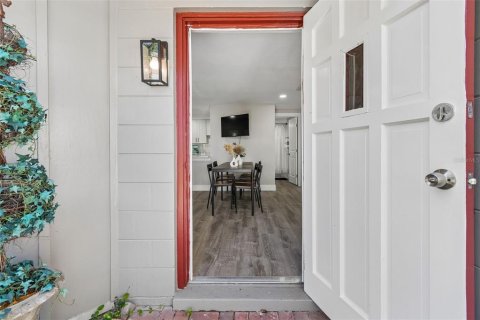 Villa ou maison à louer à Tampa, Floride: 4 chambres, 123.37 m2 № 2290539 - photo 6