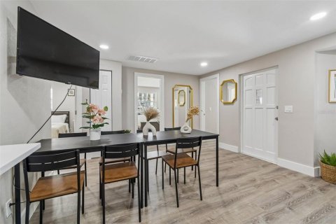 Villa ou maison à louer à Tampa, Floride: 4 chambres, 123.37 m2 № 2290539 - photo 12